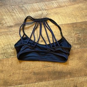 Lululemon Bra Size 6 - no liner - blue camo